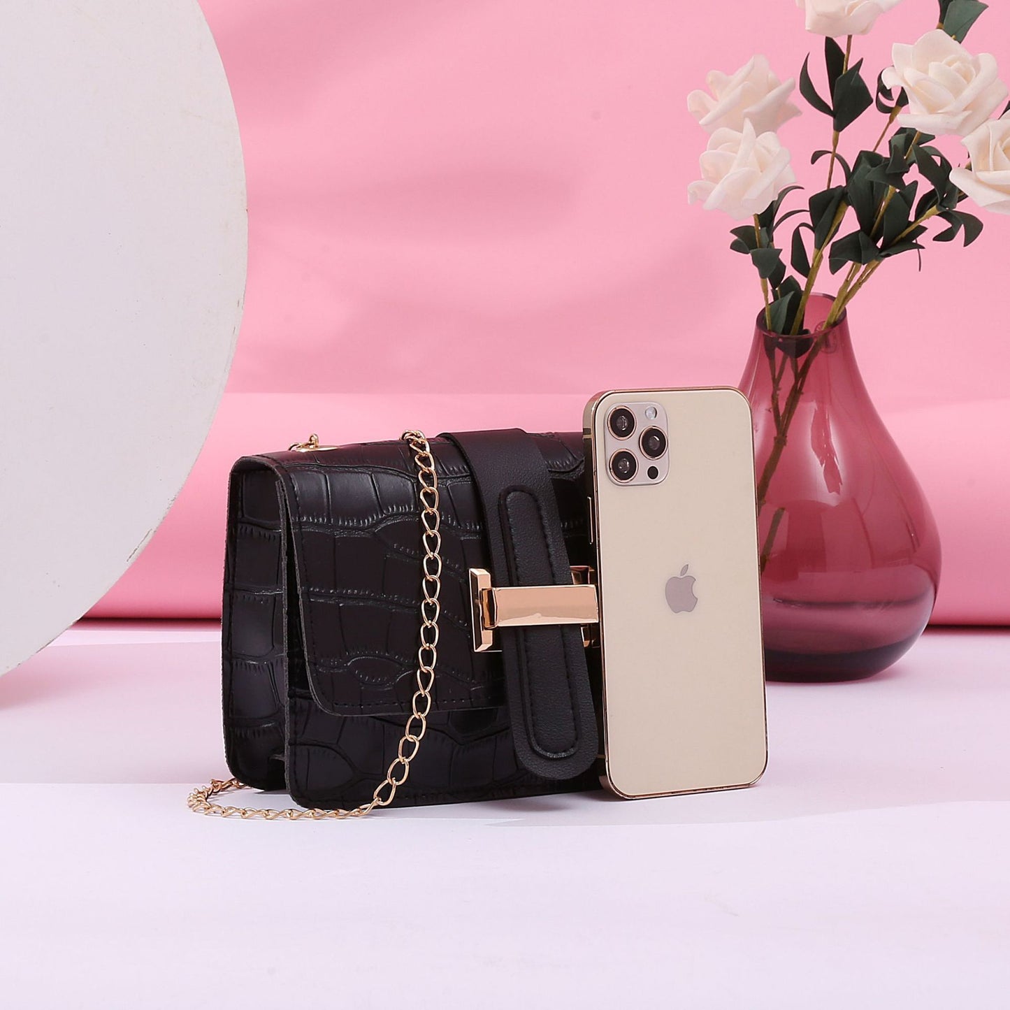 The Sleek Solution to On-the-Go Style