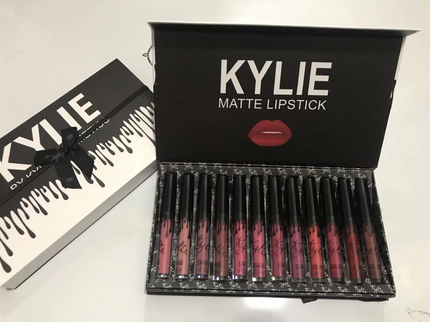 Glamorous Makeup Set